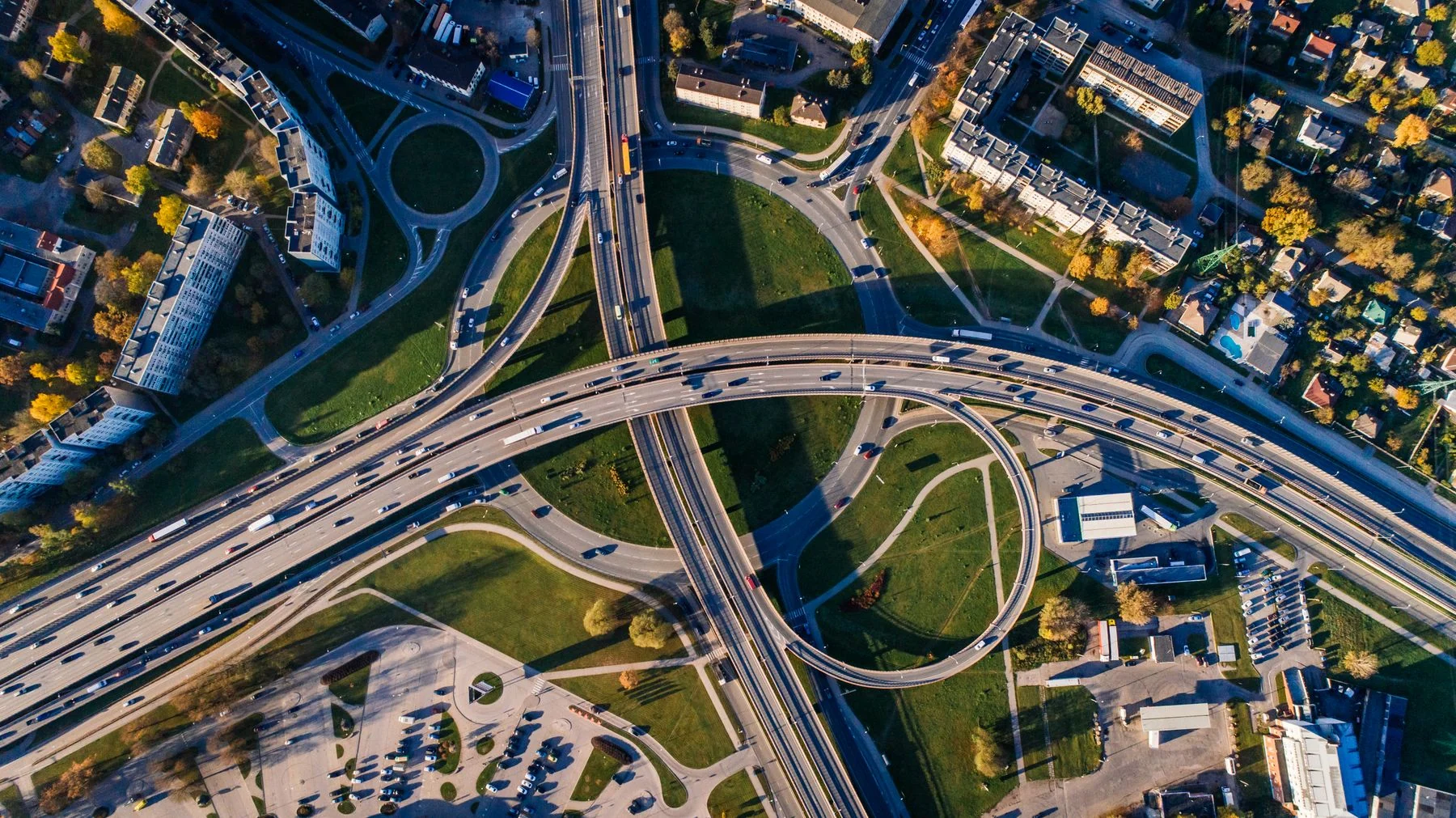 An aerial view of roads crossing and joining in an urban interchange.